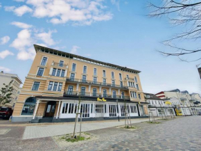 Berringer, Heck, direkt an der Promenade in Warnemünde